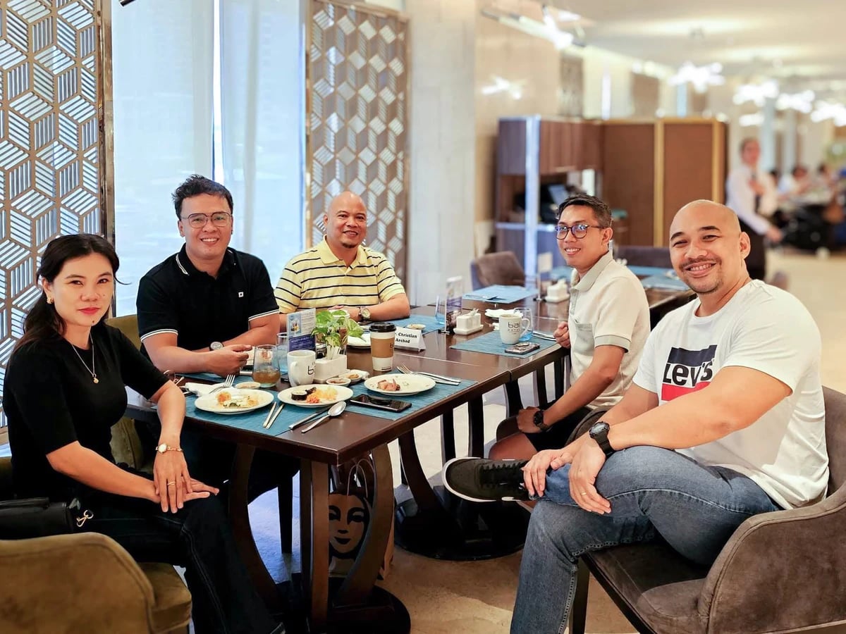 Full Scale customer success managers and team members smiling together over breakfast