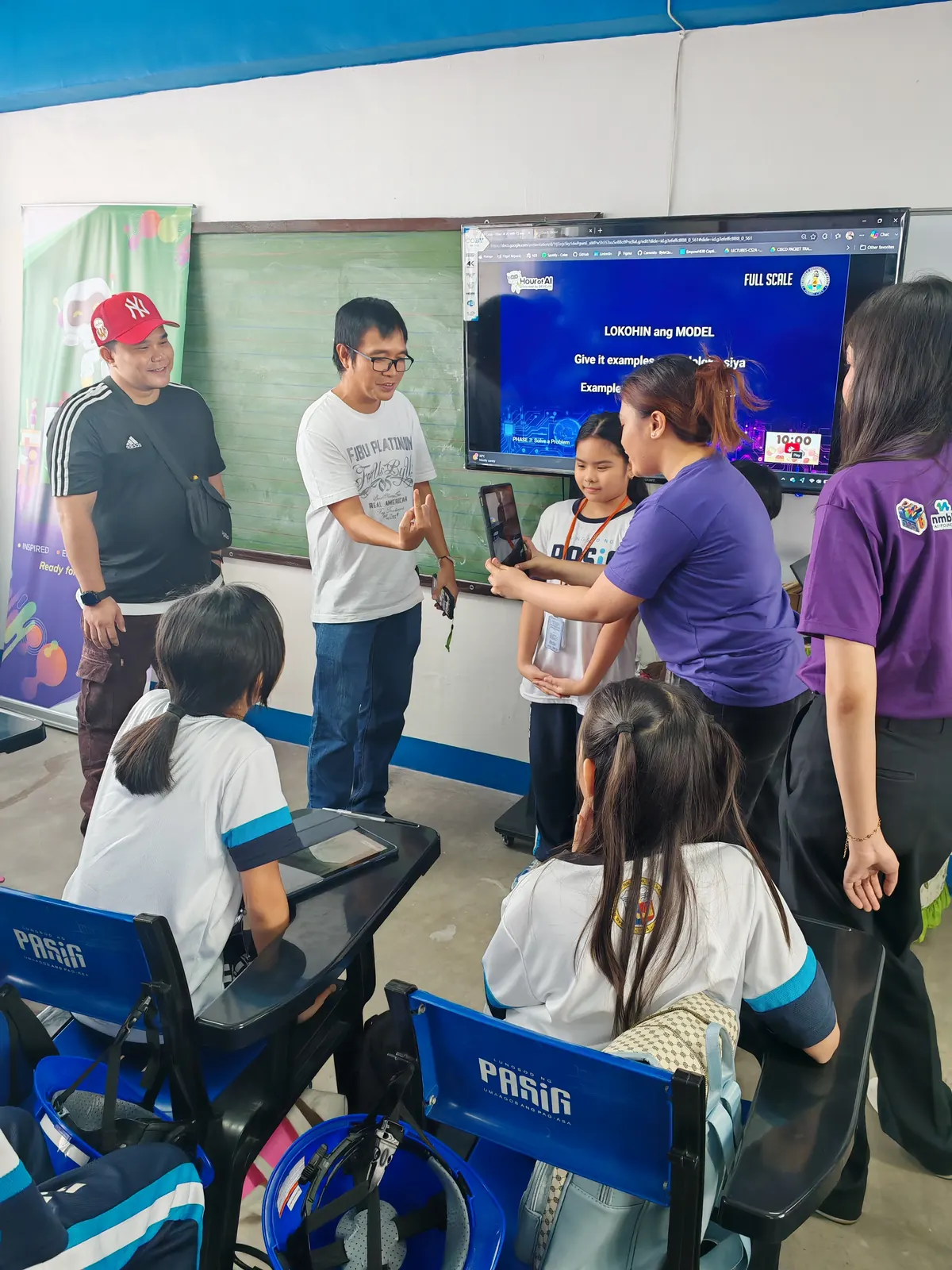 A Full Scale volunteer demonstrating an AI tool to students